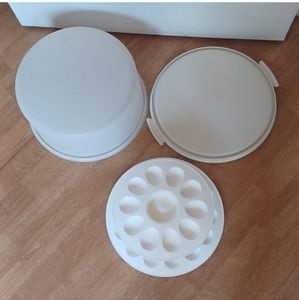 Tupperware Lg Cake Taker w/ Deviled Egg Taker
